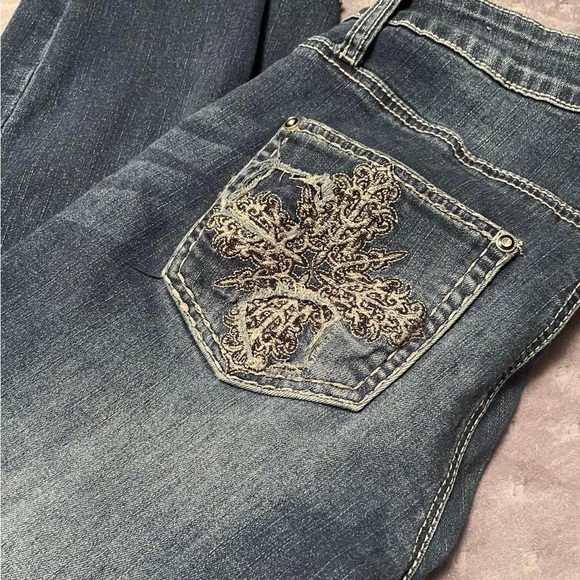 Size 11 Hydraulic “Lola”. Says capris but comes to my ankles with a roll - Picture 2 of 5